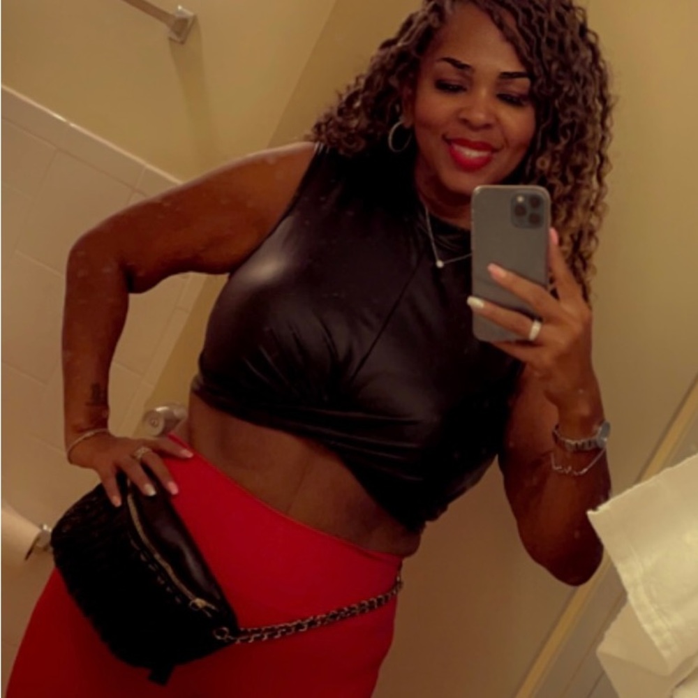 Meet your Posher, Posh